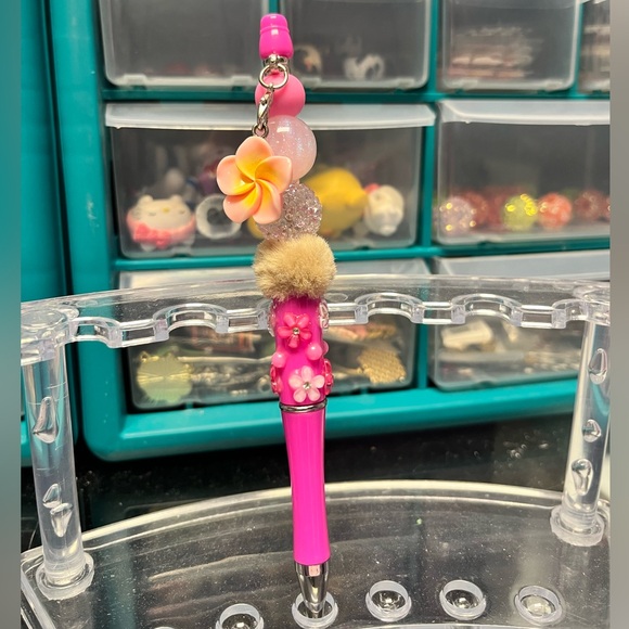 Beaded Pen: Pink Hibiscus Charm - Picture 1 of 1